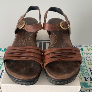 Woman’s Born Leather Sandals